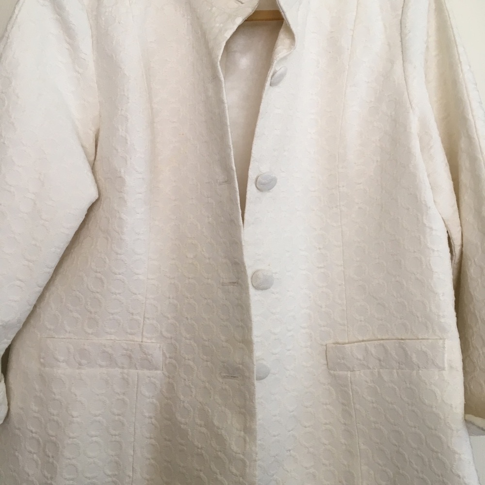 5-Button Front White Jacket - Picture 5 of 5